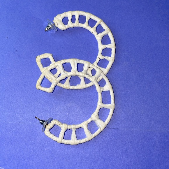 Bundle of 9 Pairs of Assorted Pierced Earrings - Picture 8 of 10